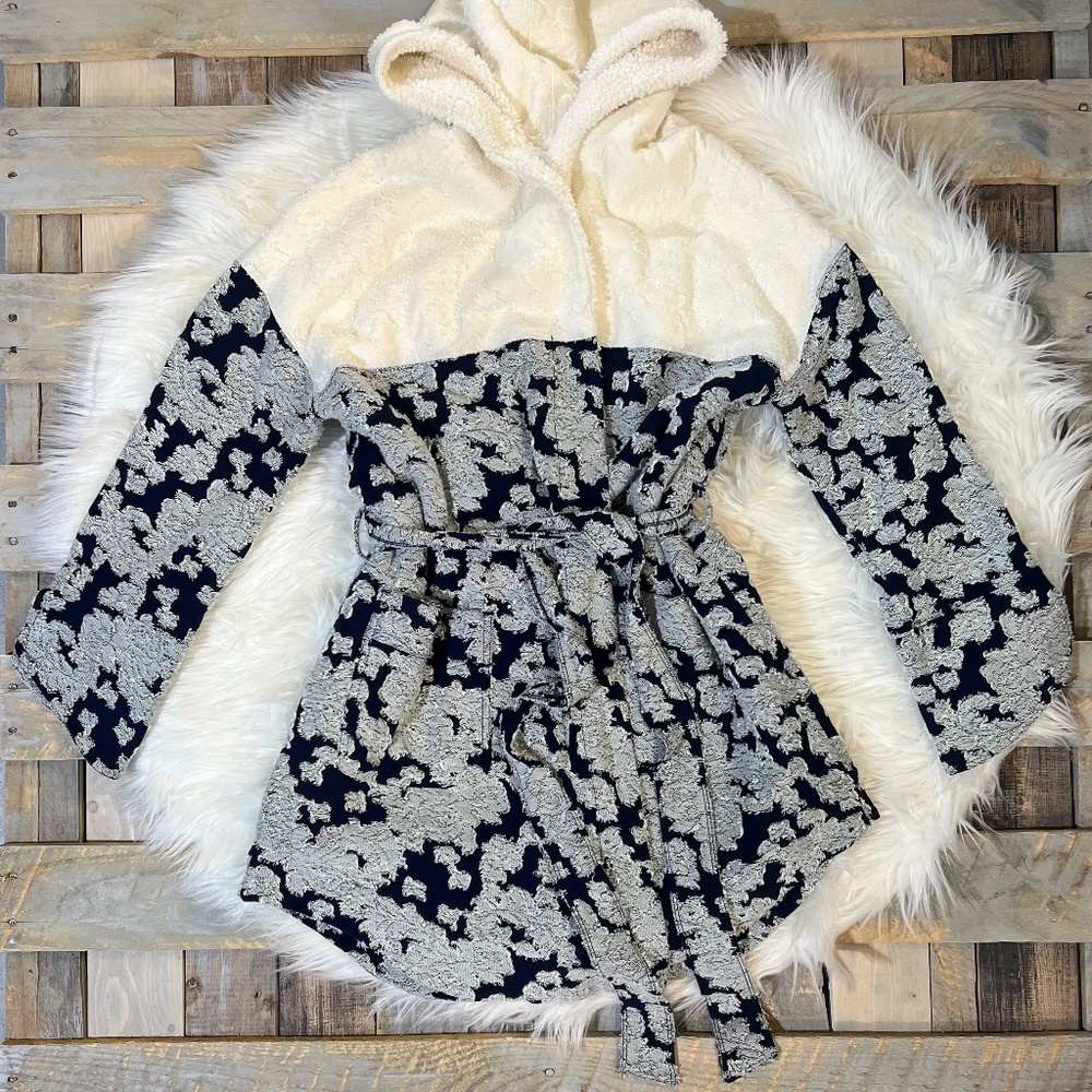 EUC. Lilka {Anthro} Textured Navy Blue & Cream Bathrobe + Pocket | XS · Small